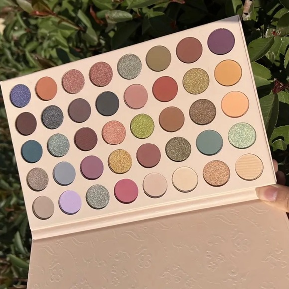 Eyeshadow Palette 40 Colors - Picture 7 of 8